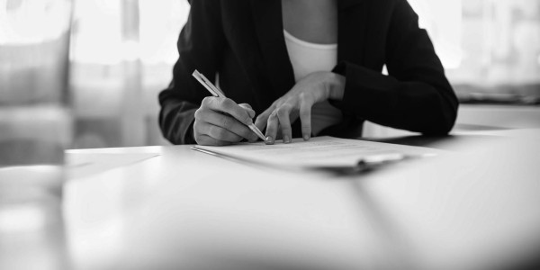 Permisos de Residencia y Trabajo / Visados / Golden Visa Villar del Olmo · Golden Visa Inversión en Deuda Pública